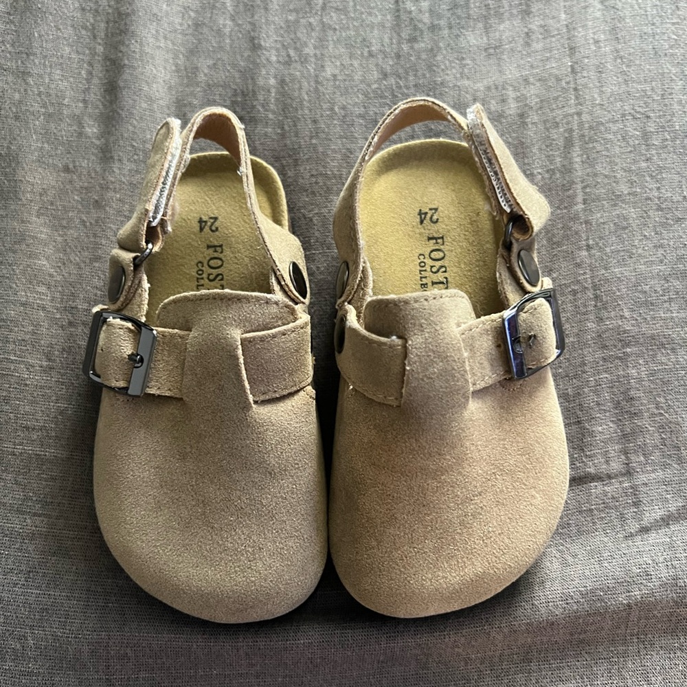 Fostered Collection Toddler Clogs. Size 24.